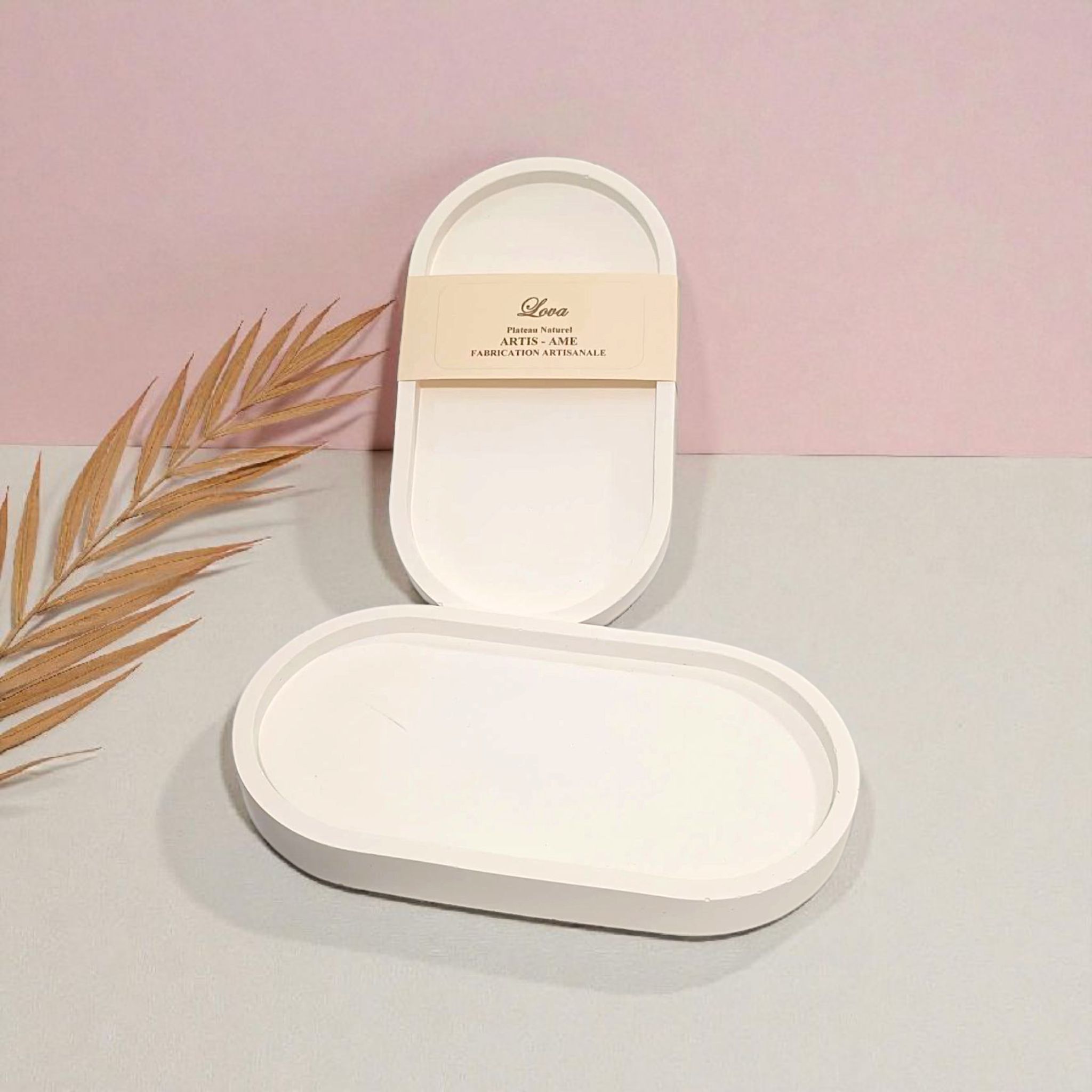Plateau Lova – Plateau décoratif en plâtre fait main | Fabrication artisanale Artis-Âme