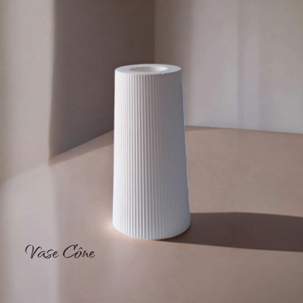 Vase Cône - Elégance et Minimalisme