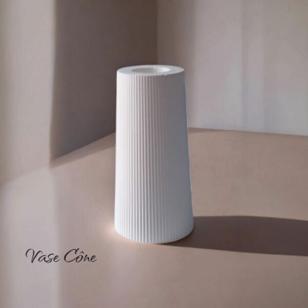 Vase Cône - Elégance et Minimalisme