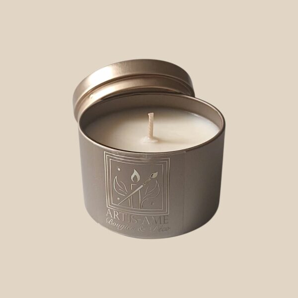 Bougie artisanale ARTIS-AME en pot métallique avec cire naturelle et mèche en coton