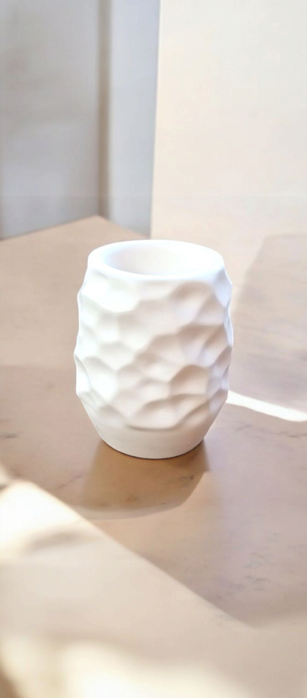 Vase Sculptural - Elégance et Minimalisme