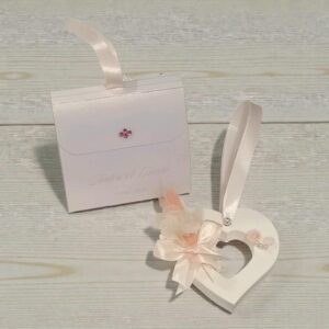 Cœur Poétique – Cadeau Invité - Suspension florale en plâtre parfumable