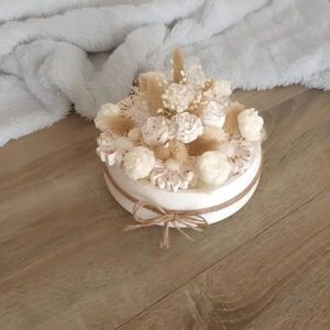 Écrin Floral Éternel – Composition artisanale en fleurs de plâtre et cire