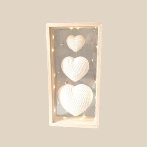 Trio de cœurs décoratifs lumineux en vitrine LED – symbole d’amour artisanal