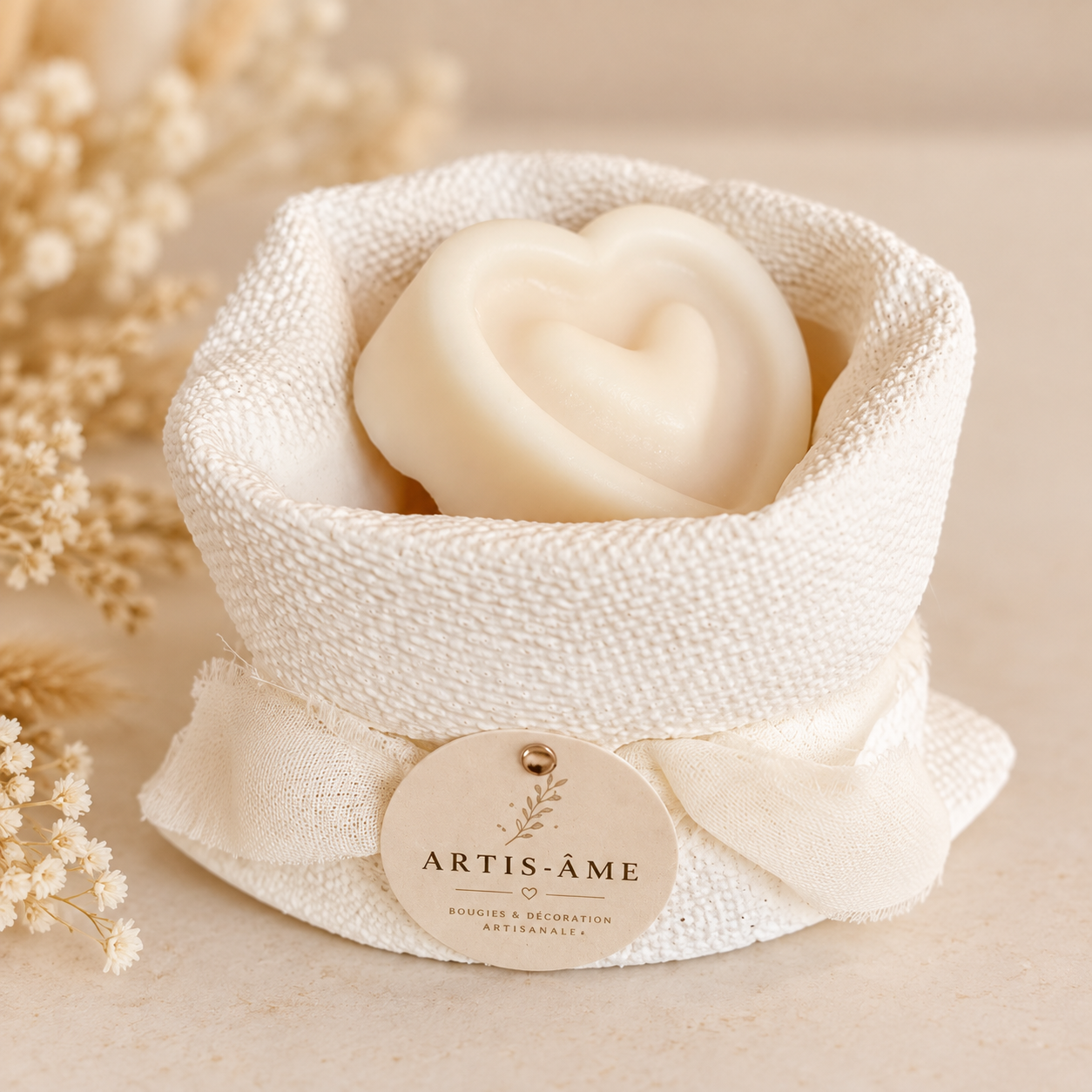 Nid Bohème Parfum ARTIS-ÂME, contenant deux fondants parfumés artisanaux en forme de cœur dans un nid décoratif en plâtre ivoire.
